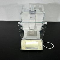 Mettler Toledo XS204 Analytical Balance image 2
